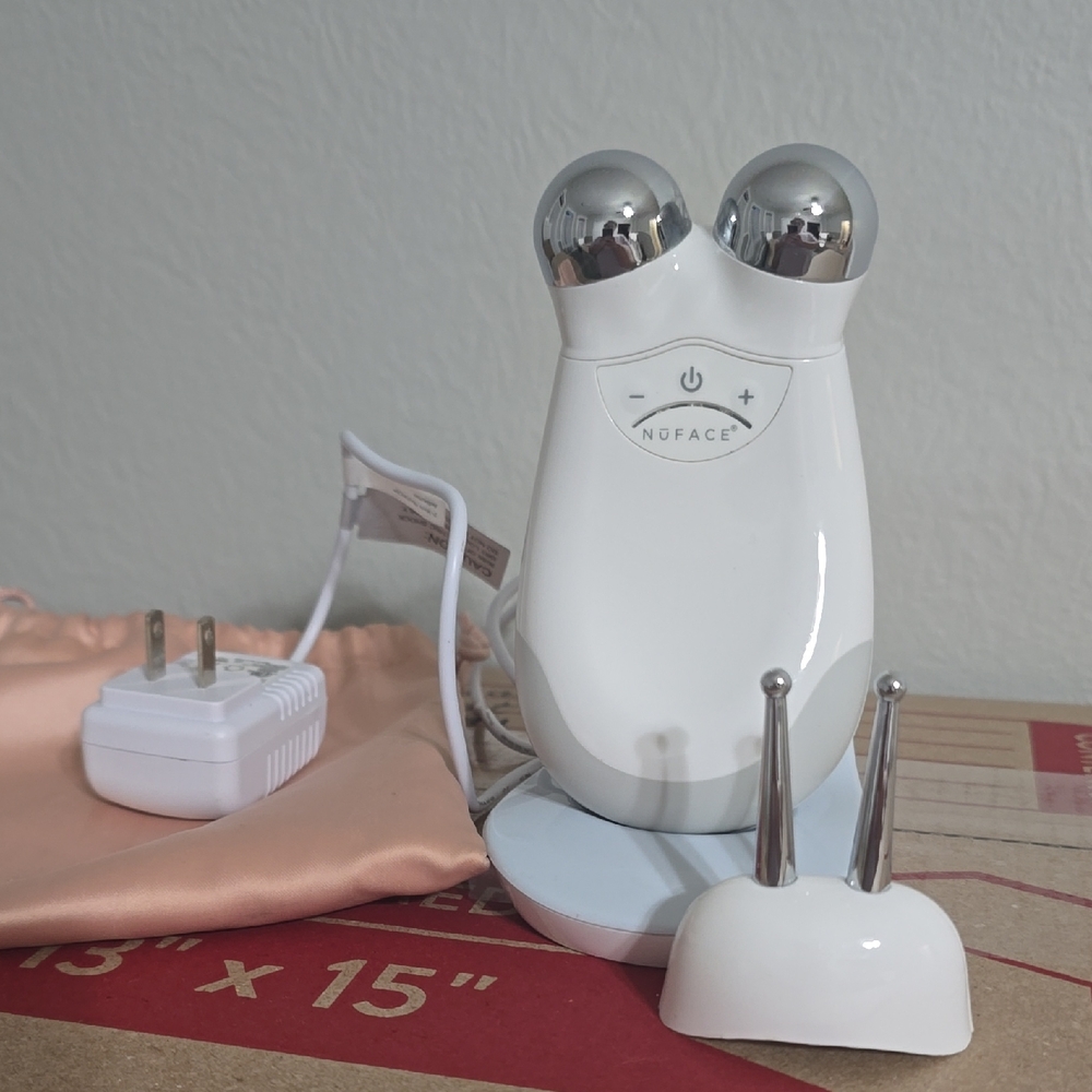 NuFace White and Silver Toning Device-Like New